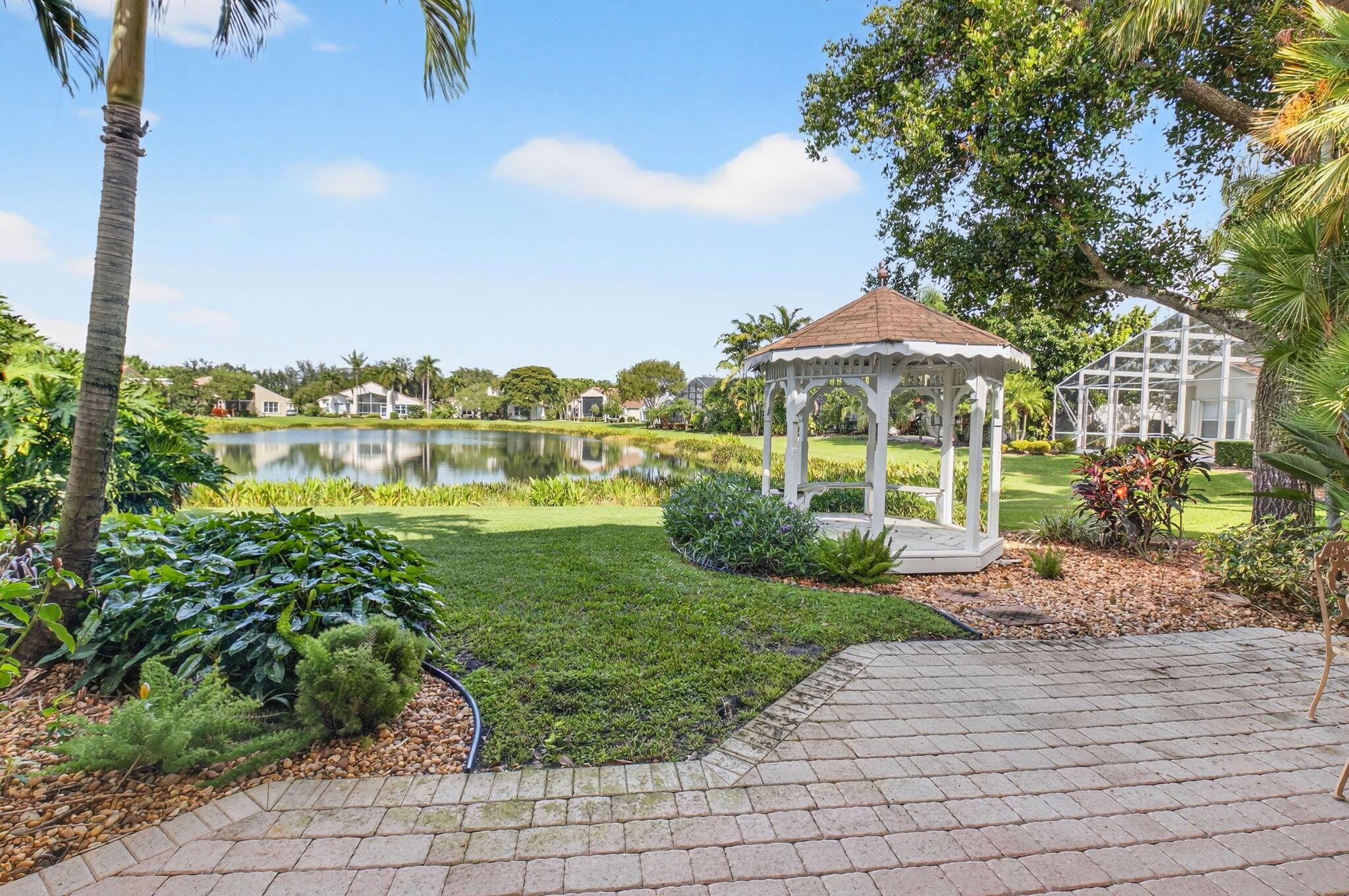 VALENCIA LAKES - Residential