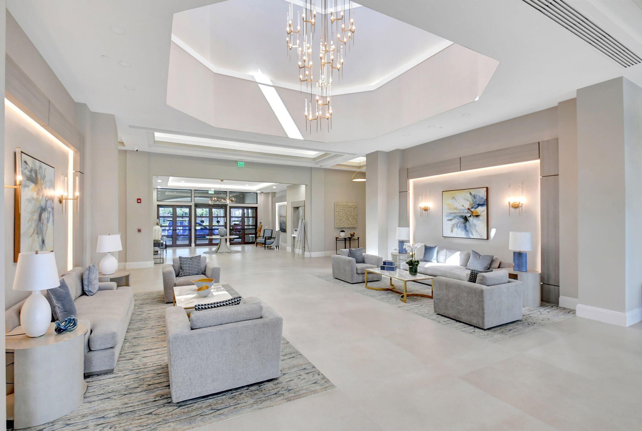 VALENCIA LAKES - Residential