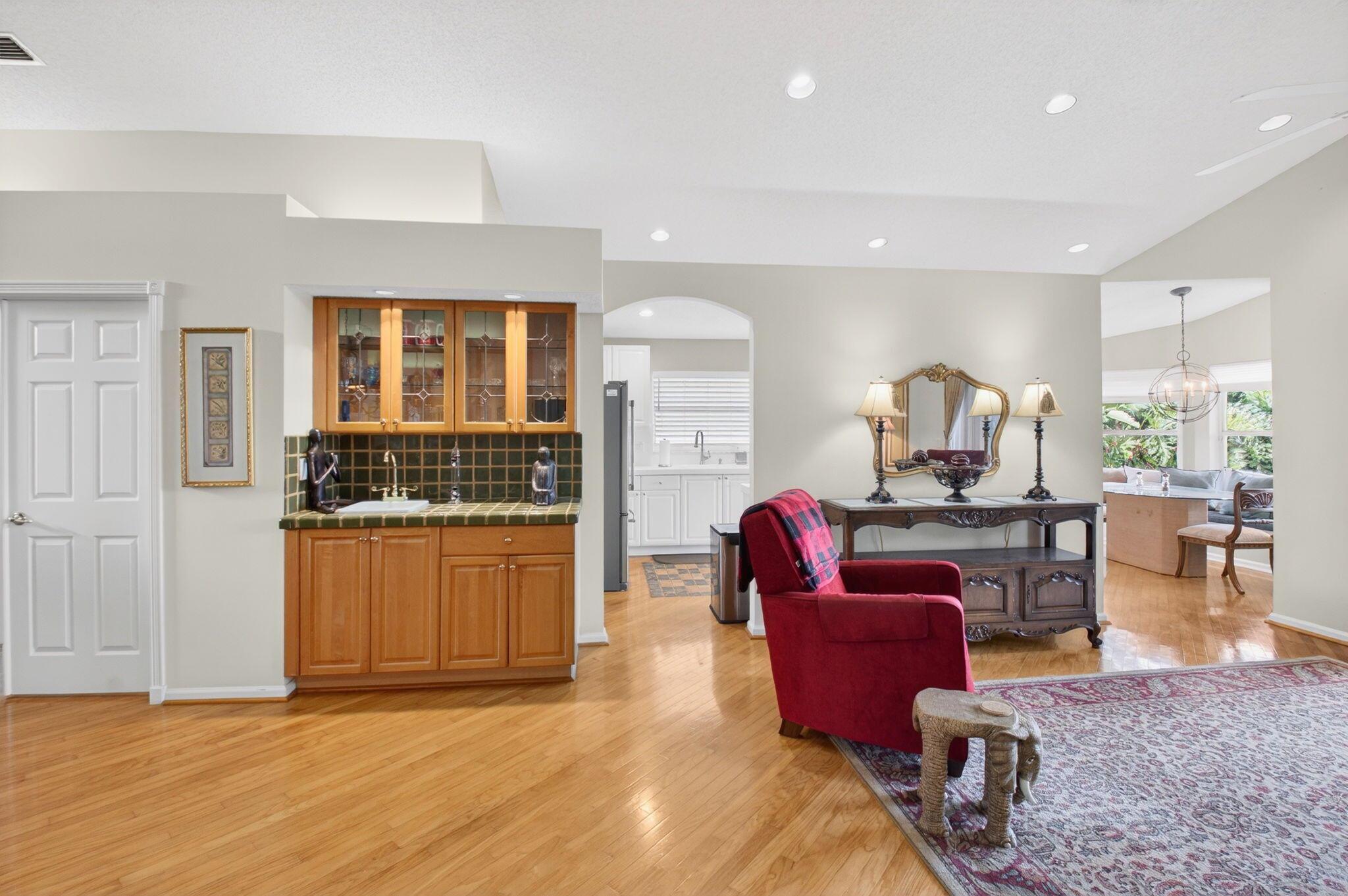 VALENCIA LAKES - Residential