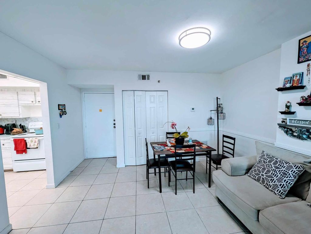 Photo of 901 Hillcrest Drive #604, Hollywood, FL 33021 (MLS # R10965885)