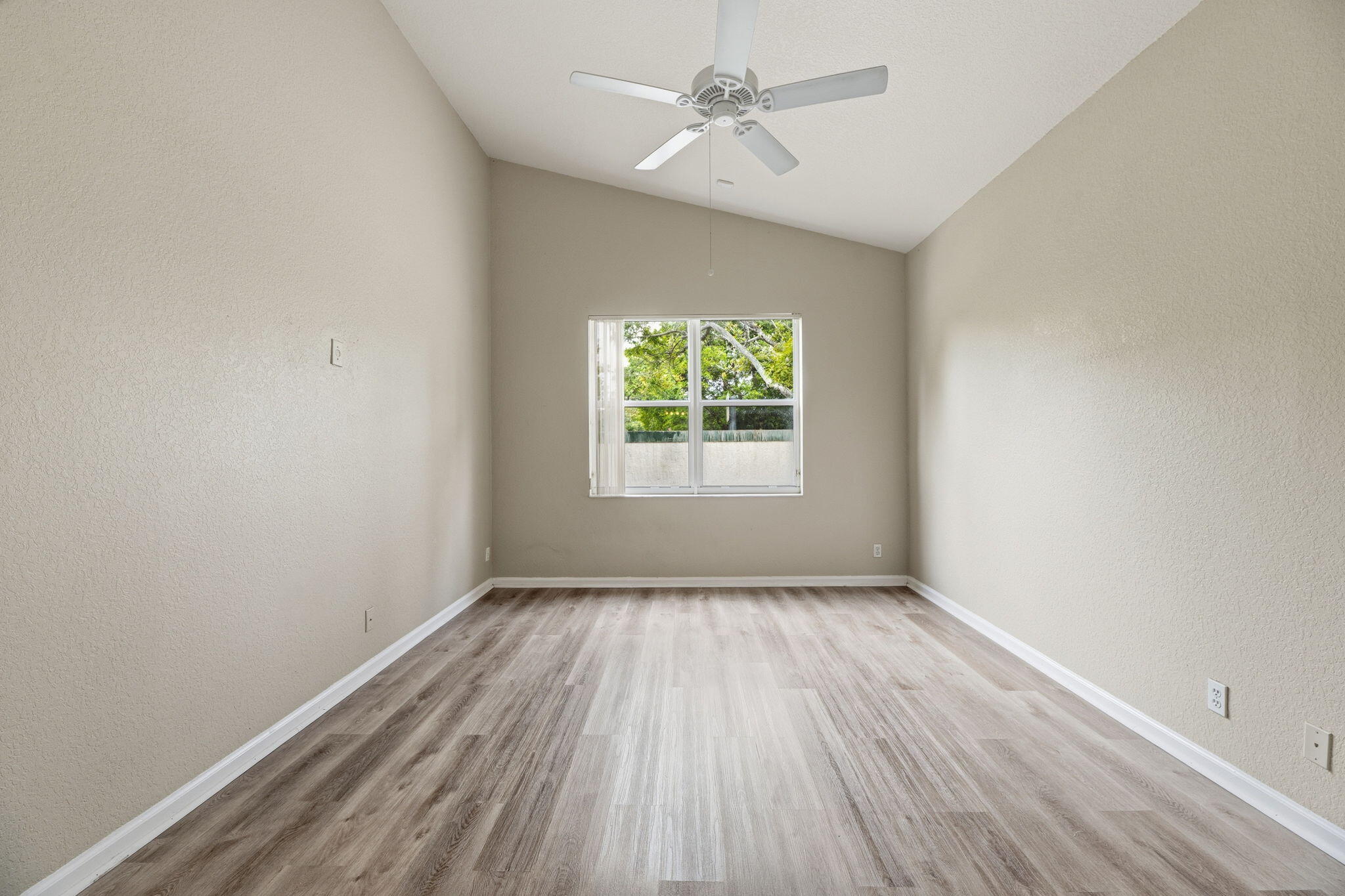 Holiday Spgs East 133-49 - Residential