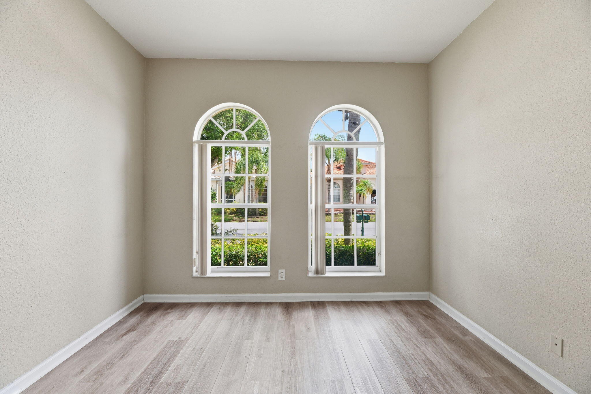 Holiday Spgs East 133-49 - Residential