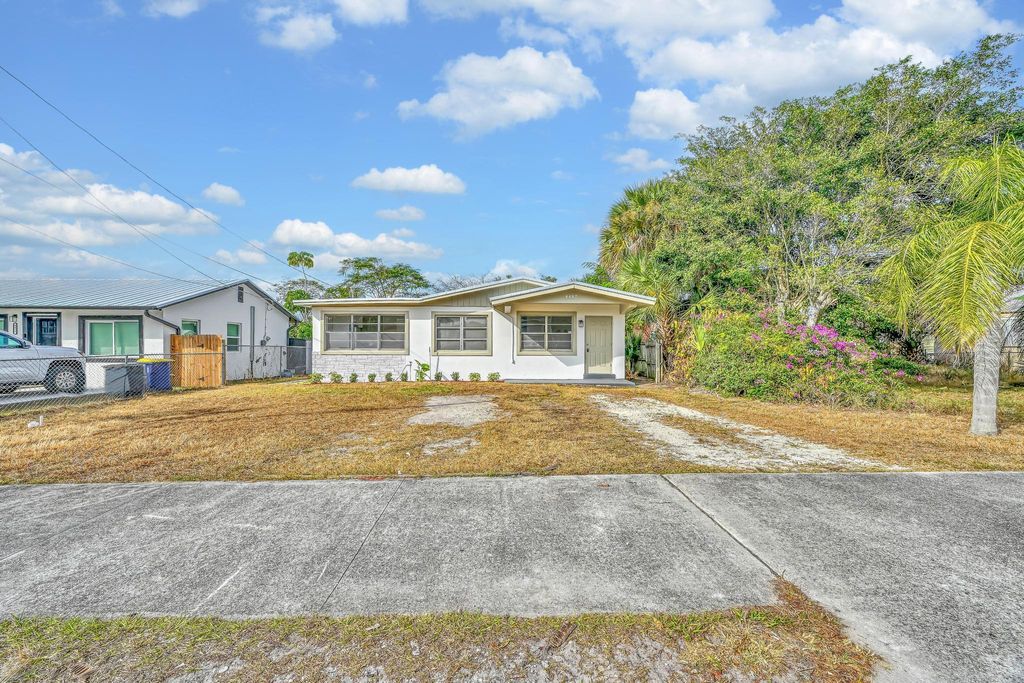 Photo of 8487 SE Begonia Way, Hobe Sound, FL 33455 (MLS # R11155588)
