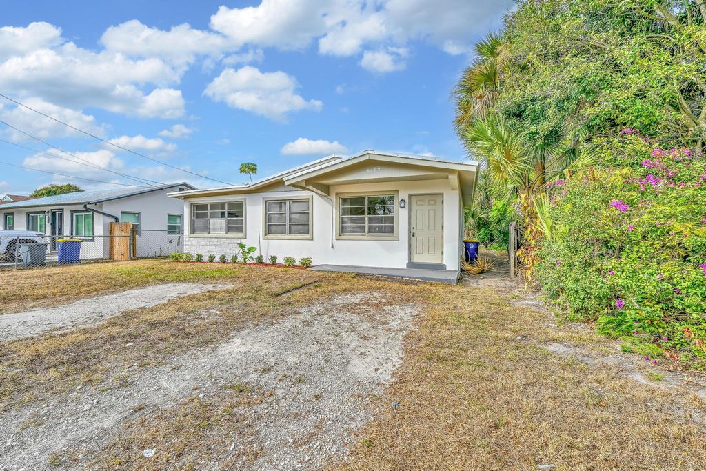 Photo of 8487 SE Begonia Way, Hobe Sound, FL 33455 (MLS # R11155588)