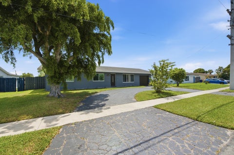 Photo of 1000 W River Drive, Margate, FL 33063 (MLS # B26064377)