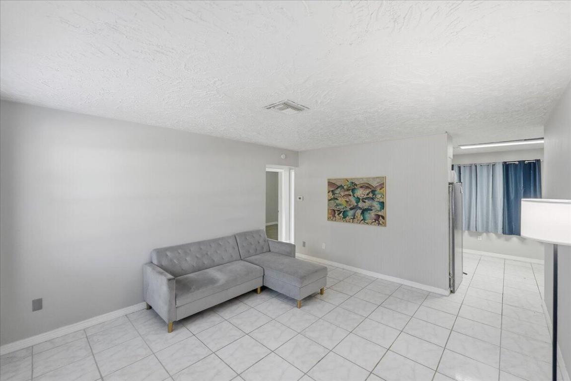 MARAVILLA PLAZA - Residential