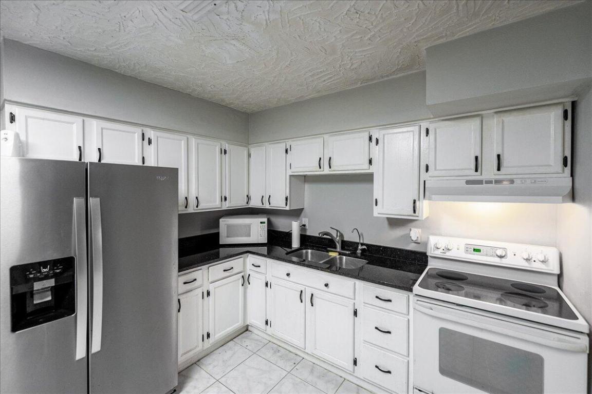 MARAVILLA PLAZA - Residential