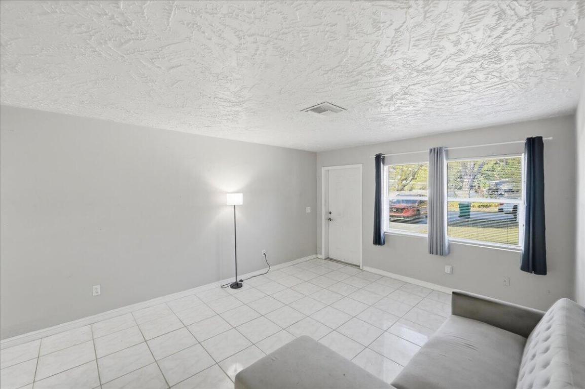 MARAVILLA PLAZA - Residential