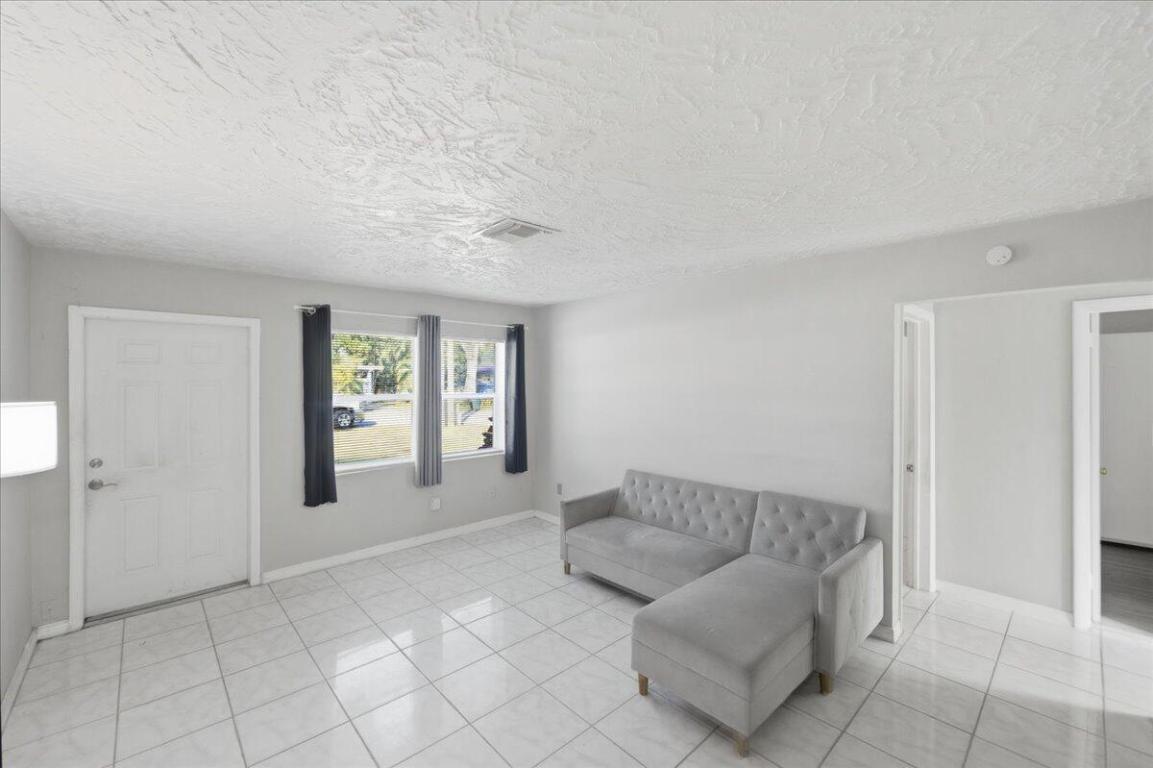 MARAVILLA PLAZA - Residential