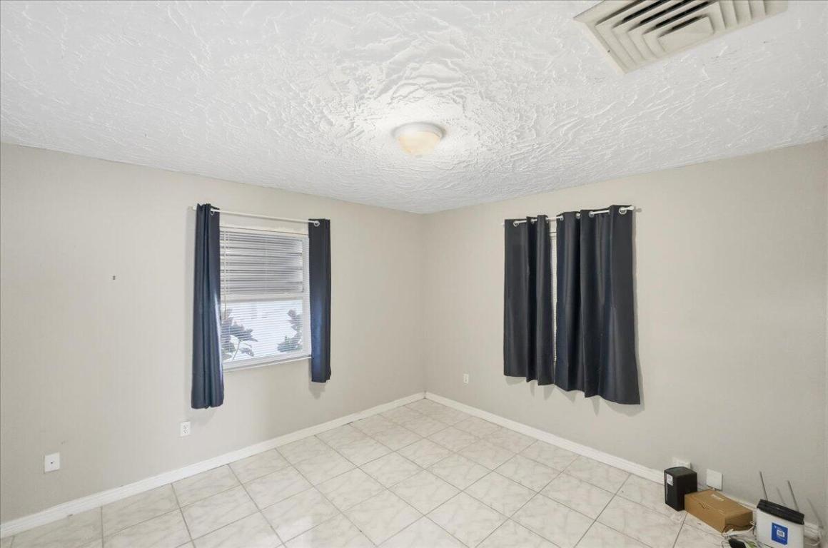 MARAVILLA PLAZA - Residential