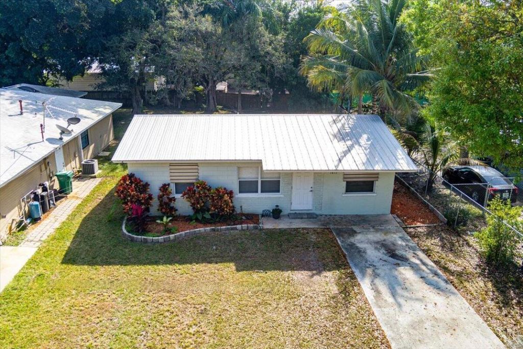 Photo of 1813 Edgevale Road, Fort Pierce, FL 34982 (MLS # R11153547)