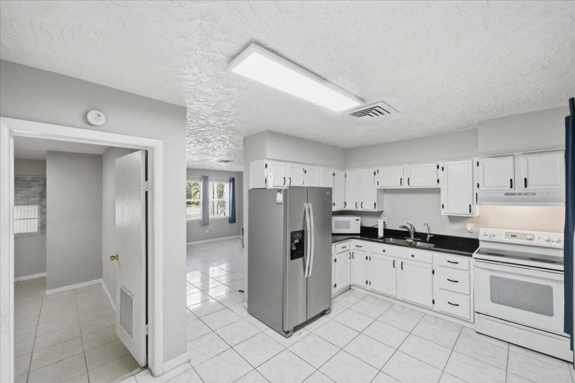 MARAVILLA PLAZA - Residential