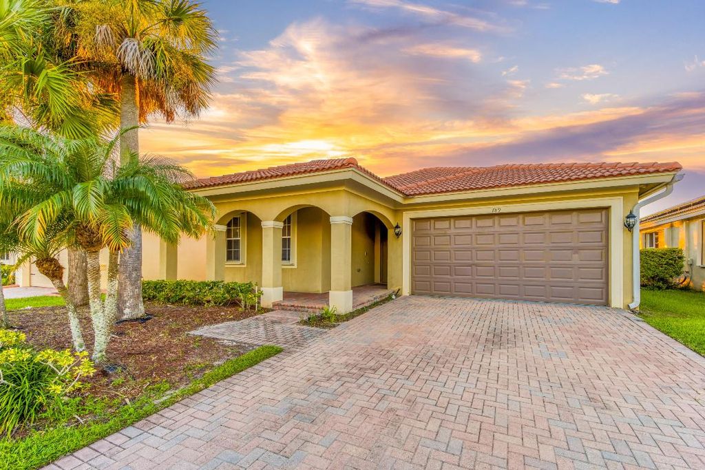 Photo of 789 Bent Creek Drive, Fort Pierce, FL 34947 (MLS # R10930268)