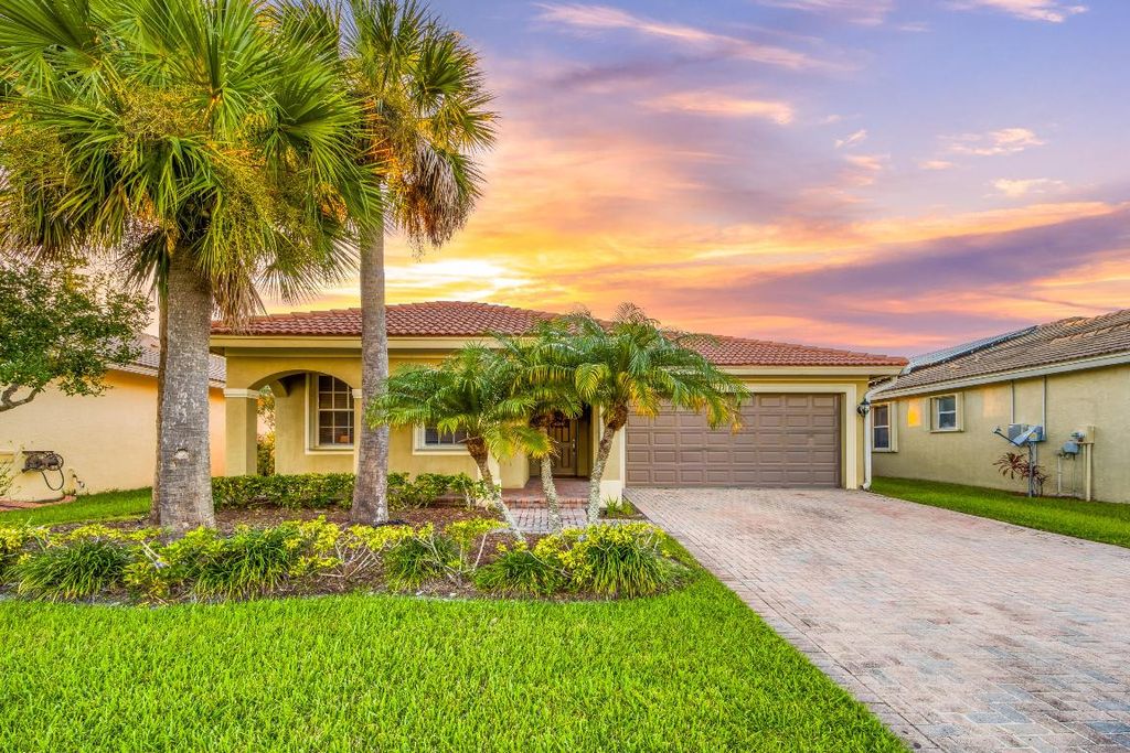 Photo of 789 Bent Creek Drive, Fort Pierce, FL 34947 (MLS # R10930268)