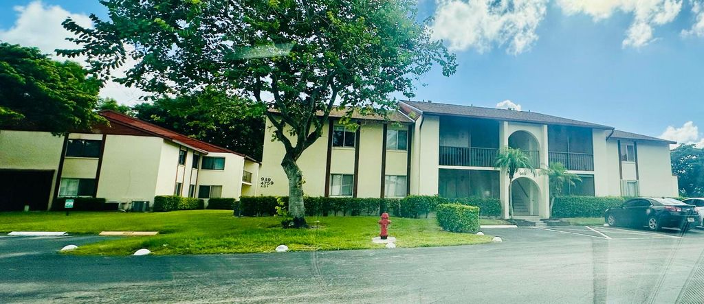 Photo of 4759 Sable Pine Circle Circle #A1, West Palm Beach, FL 33417 (MLS # R11155990)