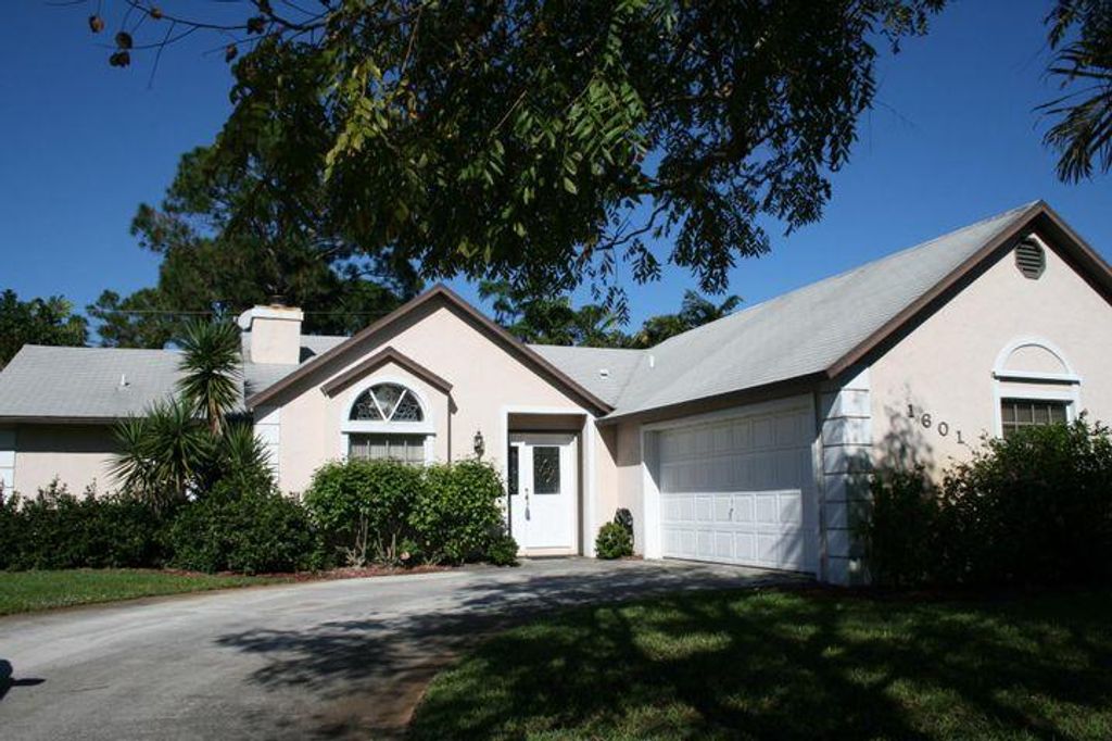 Photo of 1601 SW Nervia Avenue, Port Saint Lucie, FL 34953 (MLS # R10714592)