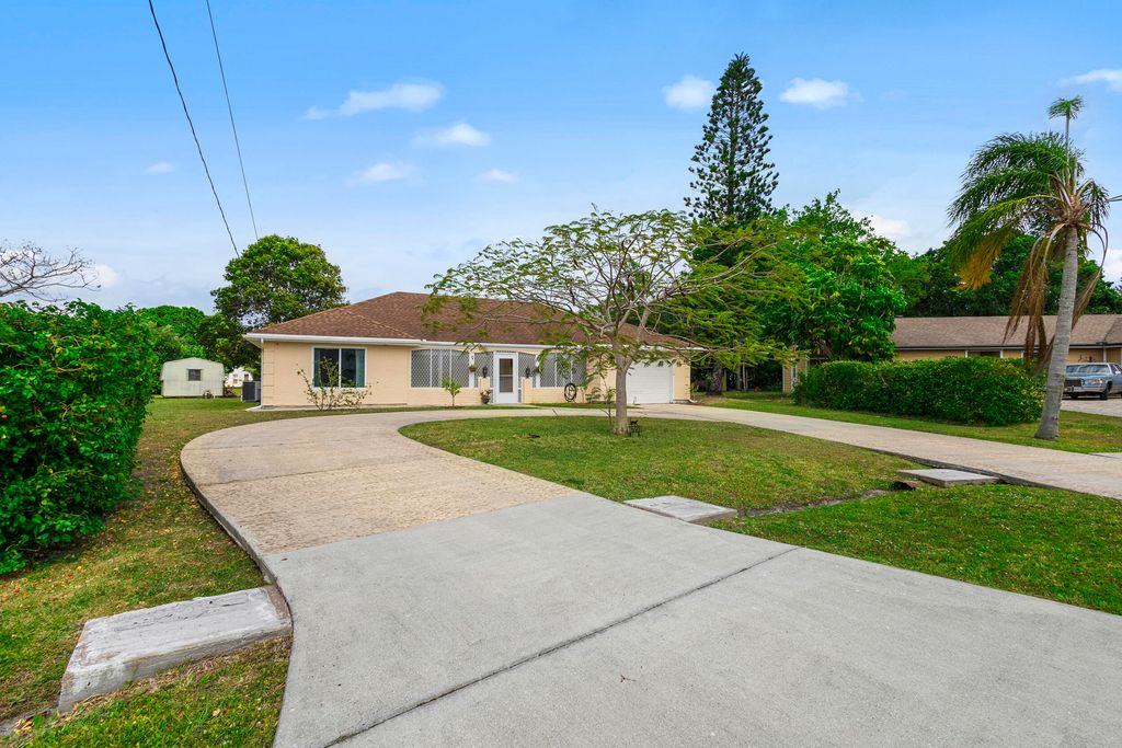 Photo of 1691 SE Goucho Avenue, Port Saint Lucie, FL 34952 (MLS # R10975050)