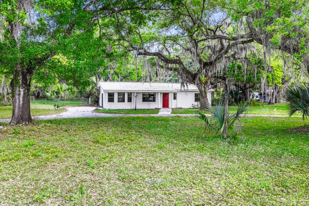 Photo of 536 SE 16th Avenue, Okeechobee, FL 34974 (MLS # B26025649)