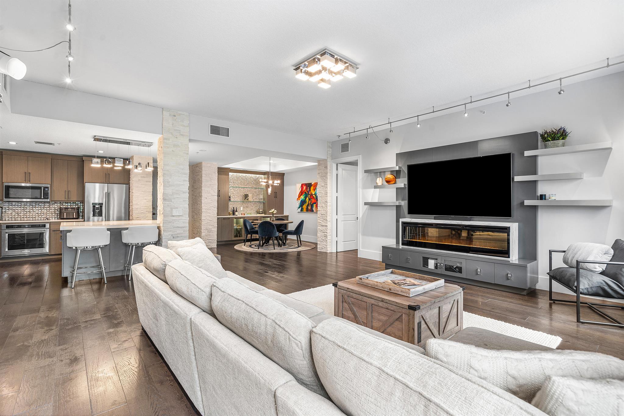 200 NE 2nd Avenue 207