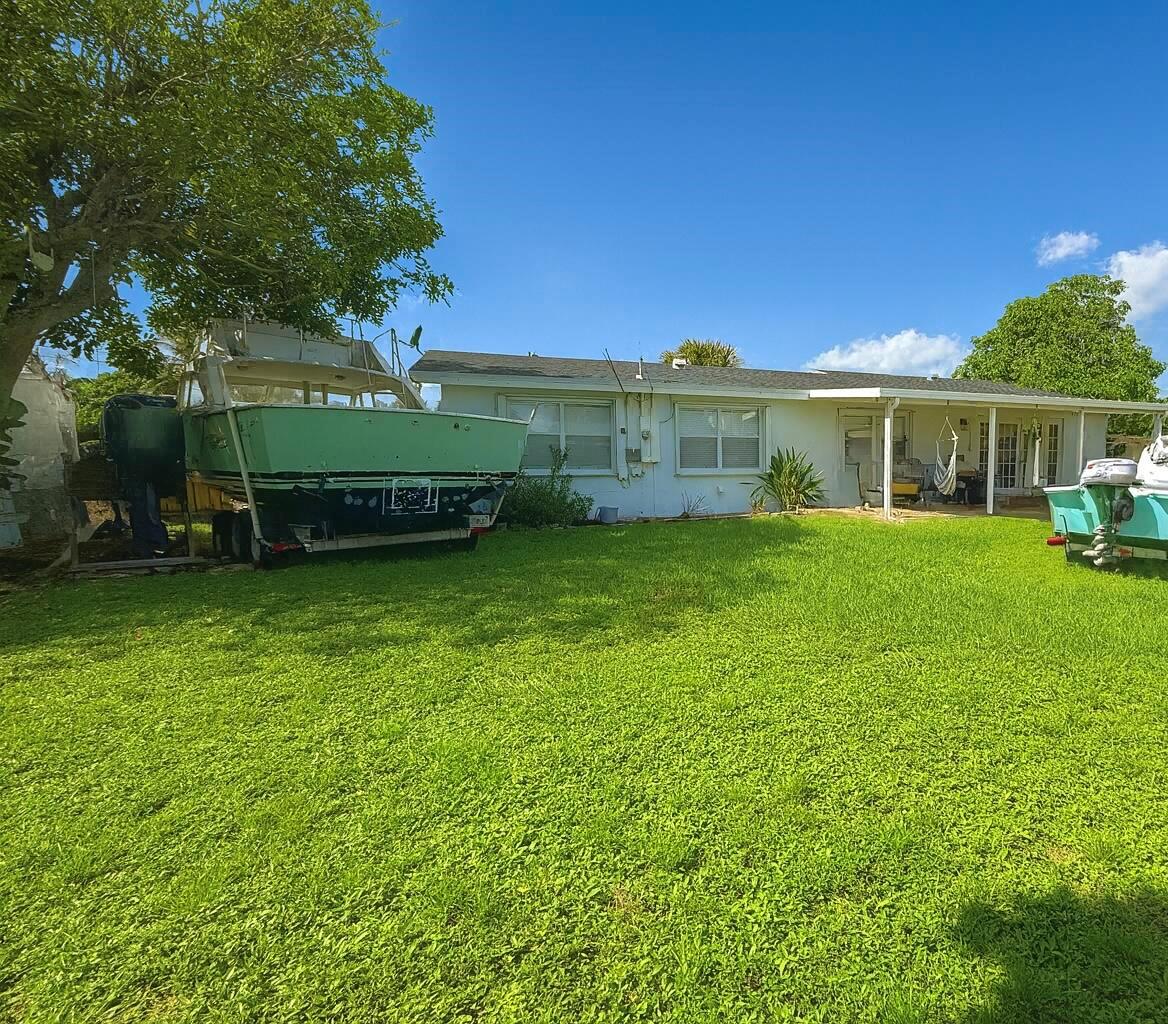 LAWN LAKE - Residential