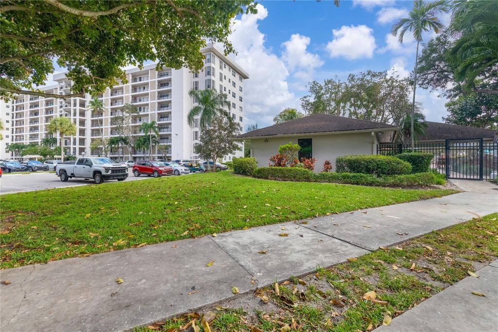 Photo of 3200 N Palm Aire Drive #110, Pompano Beach, FL 33069 (MLS # F10552244)