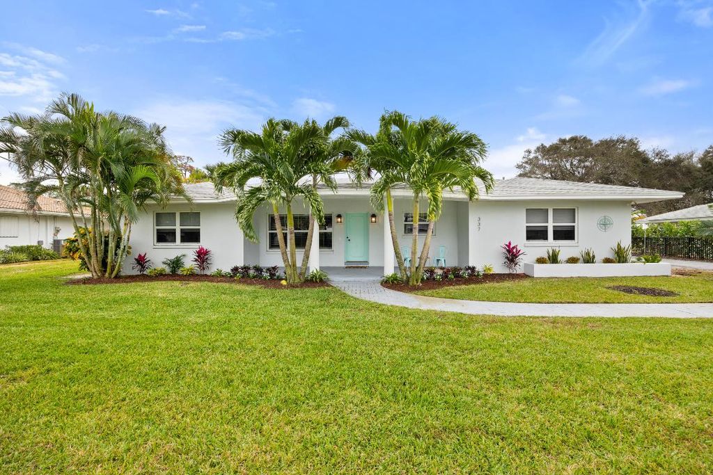 Photo of 337 Fairway N, Tequesta, FL 33469 (MLS # R10966517)