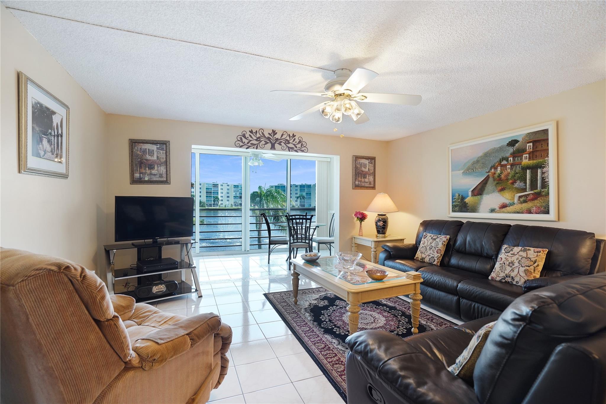 MEADOWBROOK LAKES VIEW - Residential