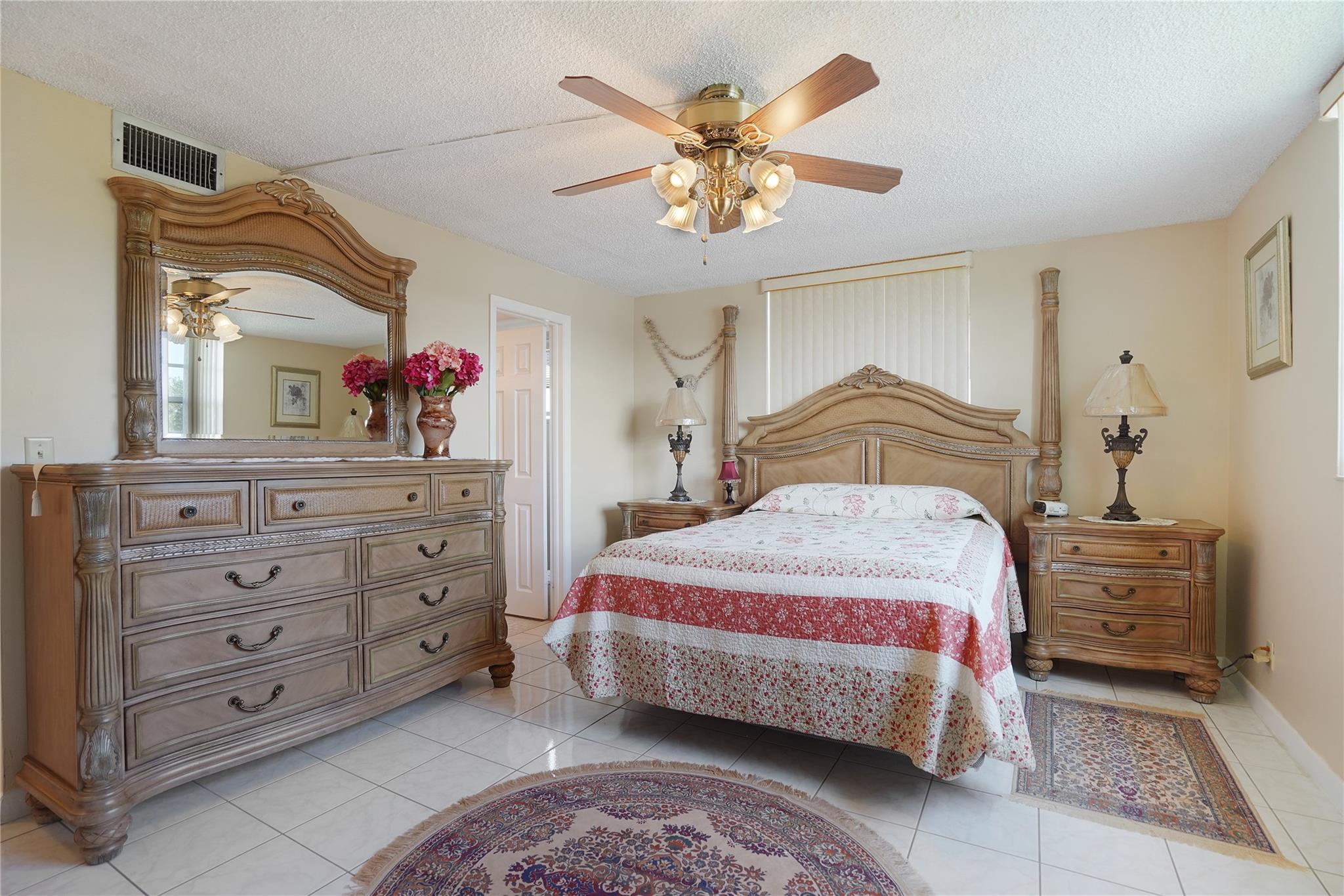 MEADOWBROOK LAKES VIEW - Residential