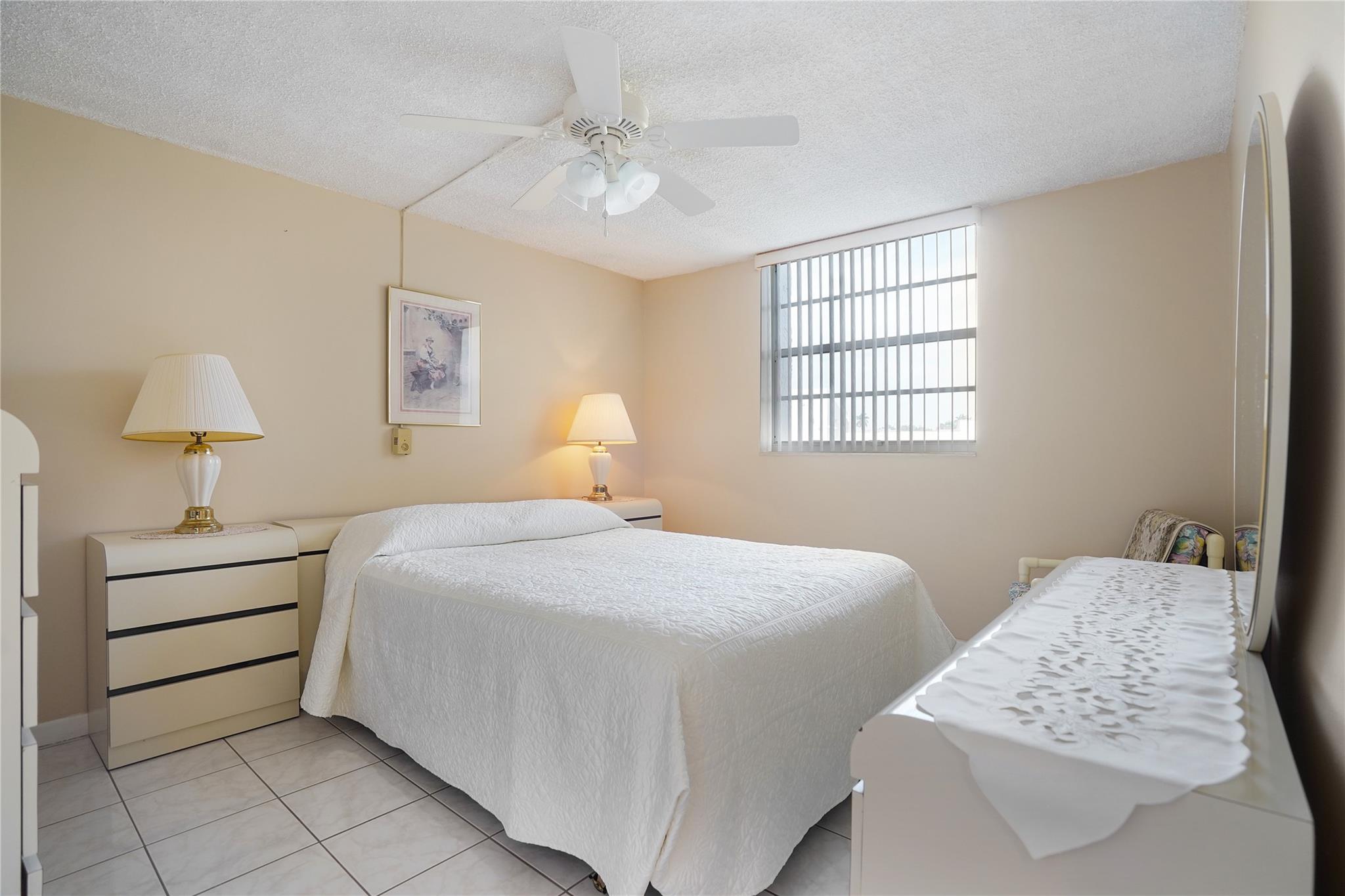 MEADOWBROOK LAKES VIEW - Residential