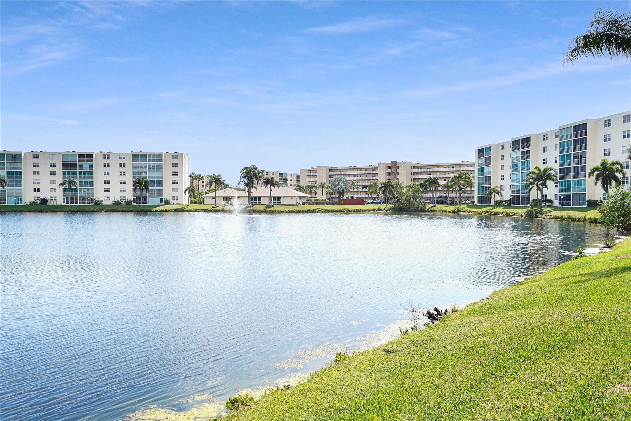MEADOWBROOK LAKES VIEW - Residential