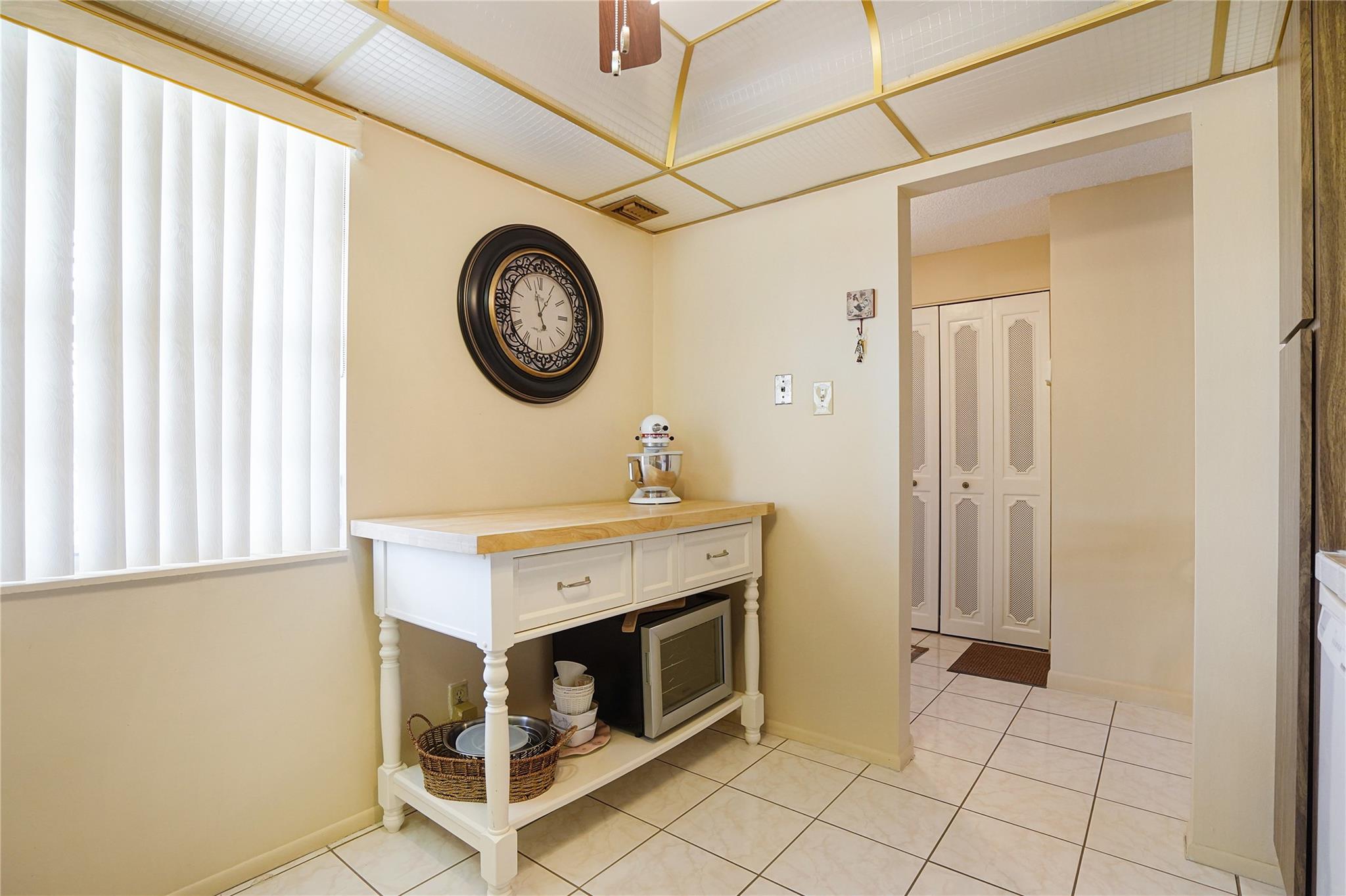 MEADOWBROOK LAKES VIEW - Residential