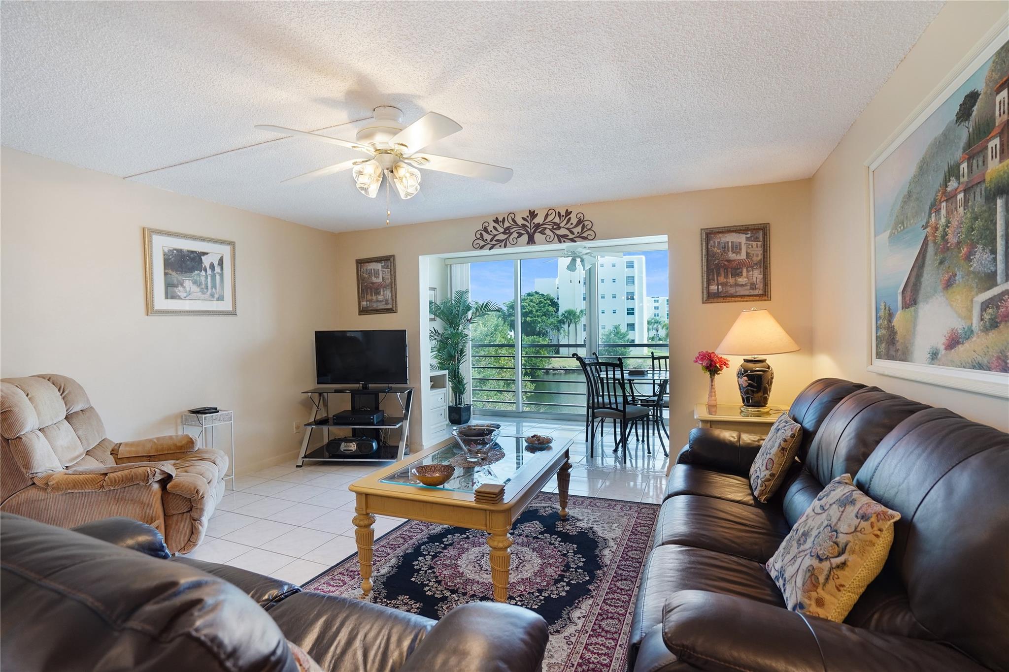 MEADOWBROOK LAKES VIEW - Residential