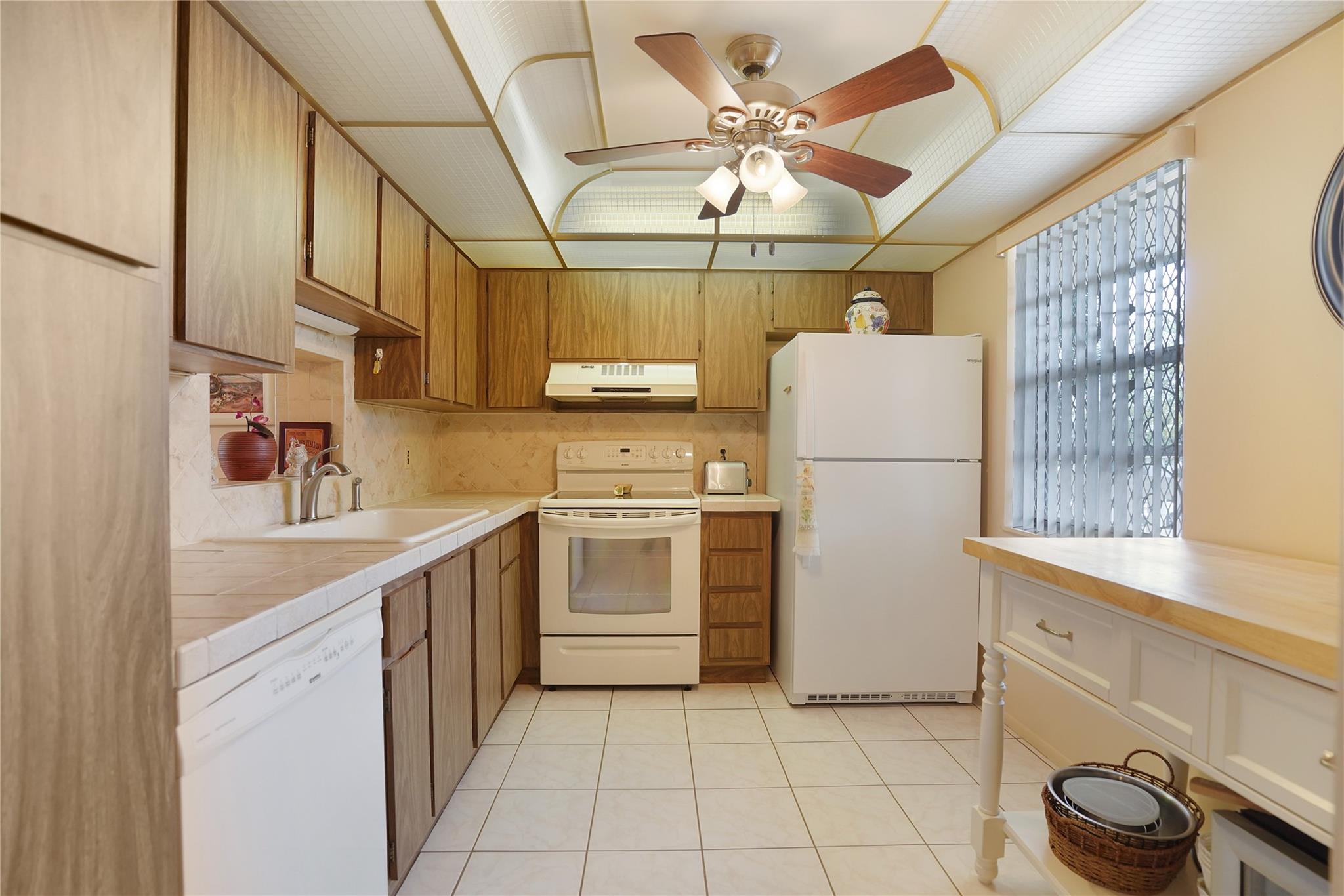 MEADOWBROOK LAKES VIEW - Residential