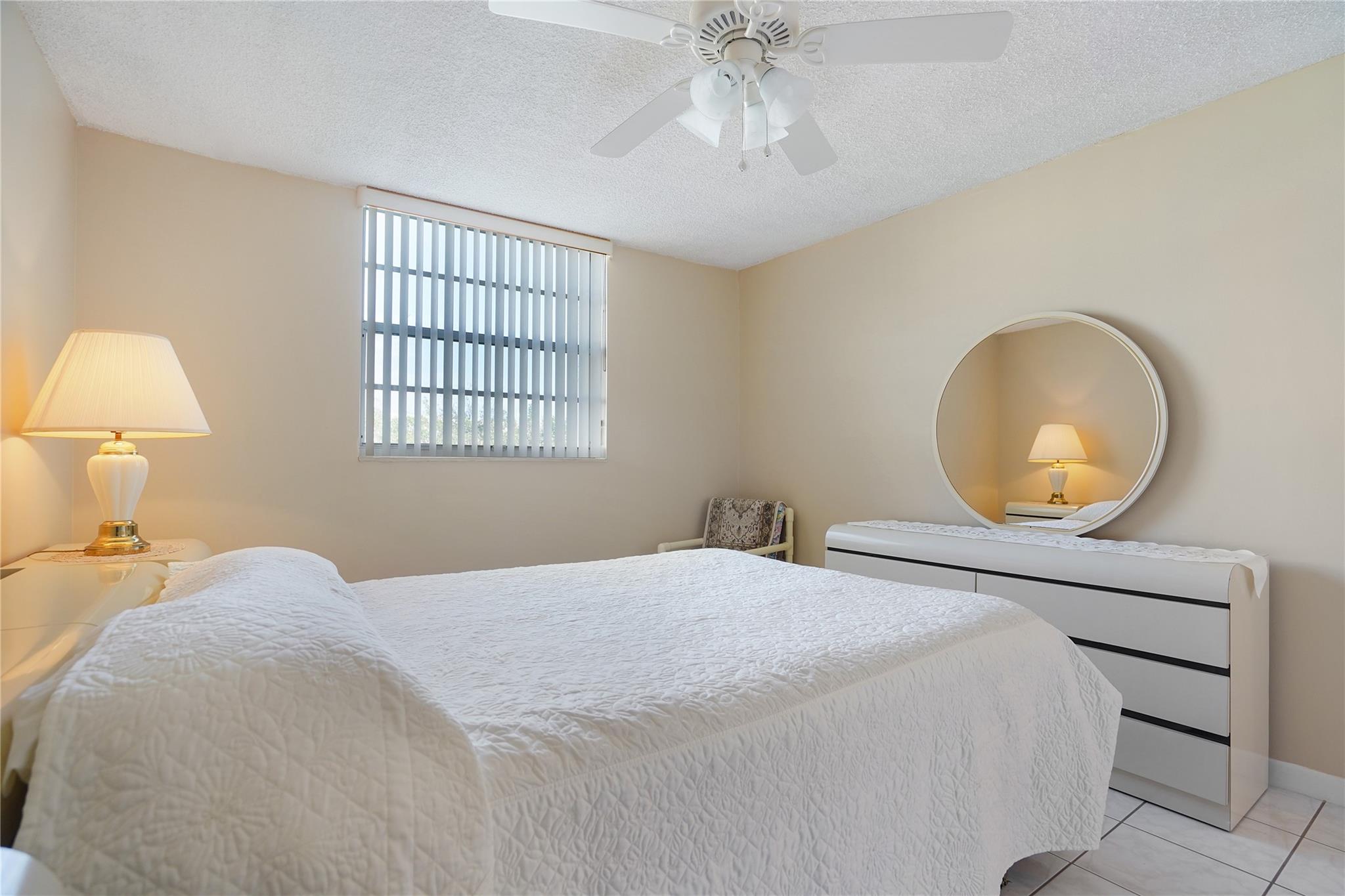 MEADOWBROOK LAKES VIEW - Residential