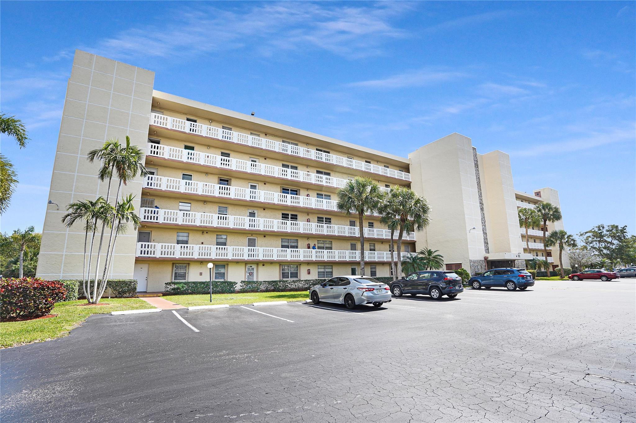 MEADOWBROOK LAKES VIEW - Residential