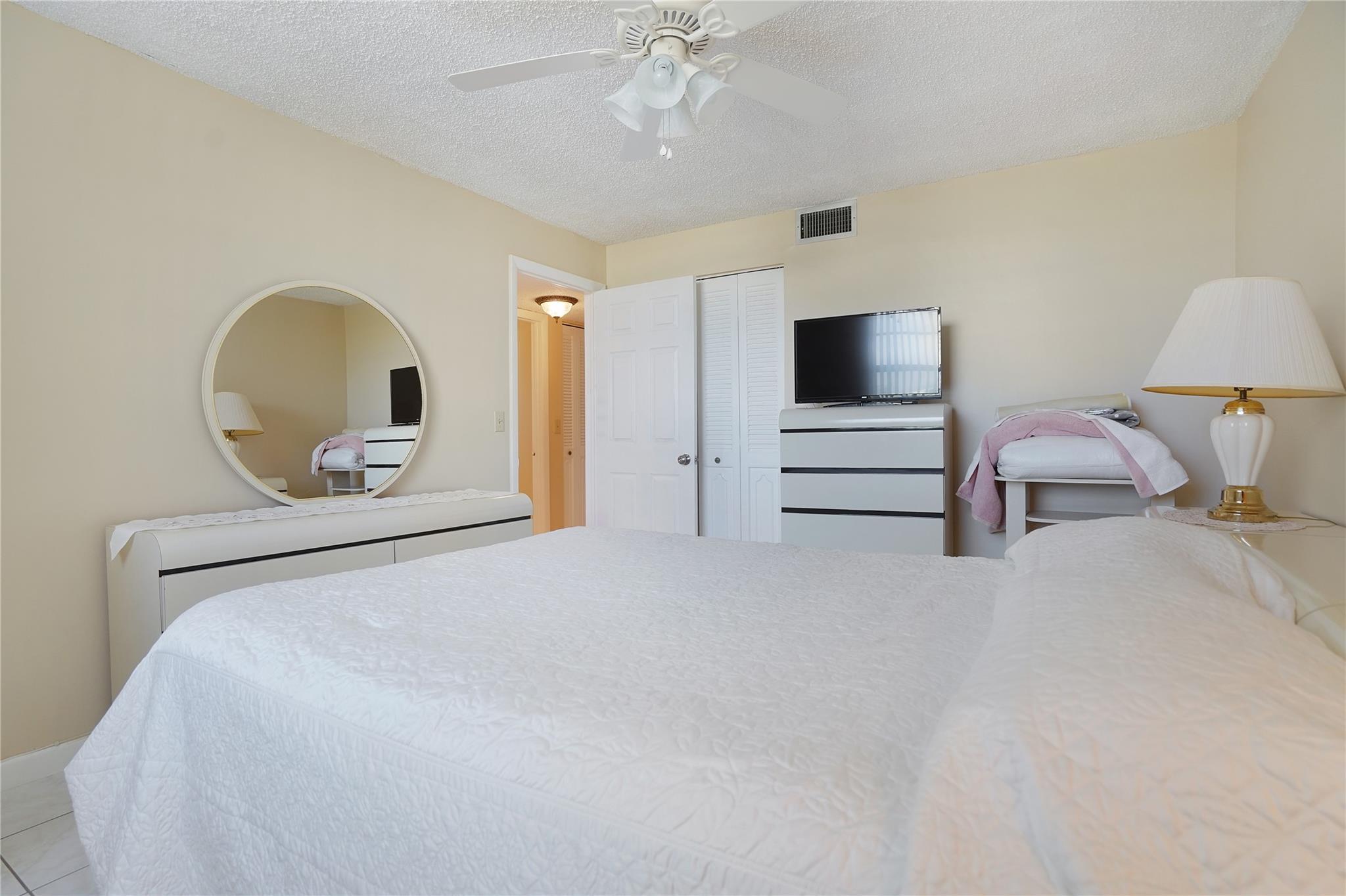 MEADOWBROOK LAKES VIEW - Residential