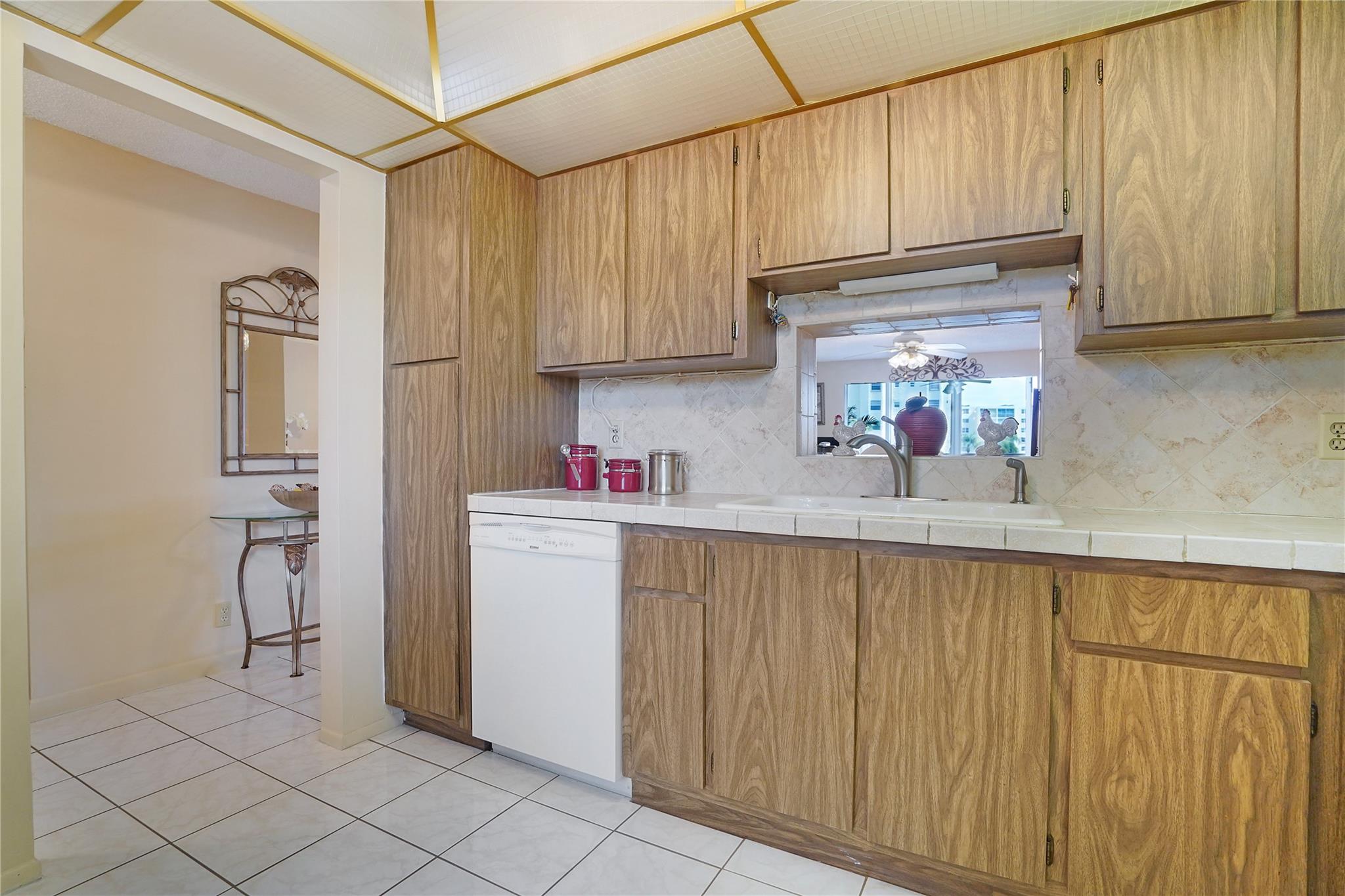 MEADOWBROOK LAKES VIEW - Residential