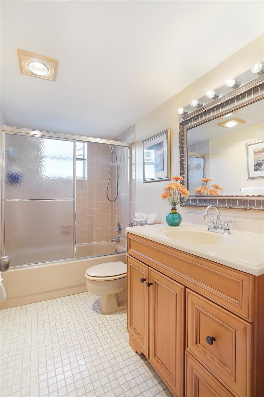 MEADOWBROOK LAKES VIEW - Residential