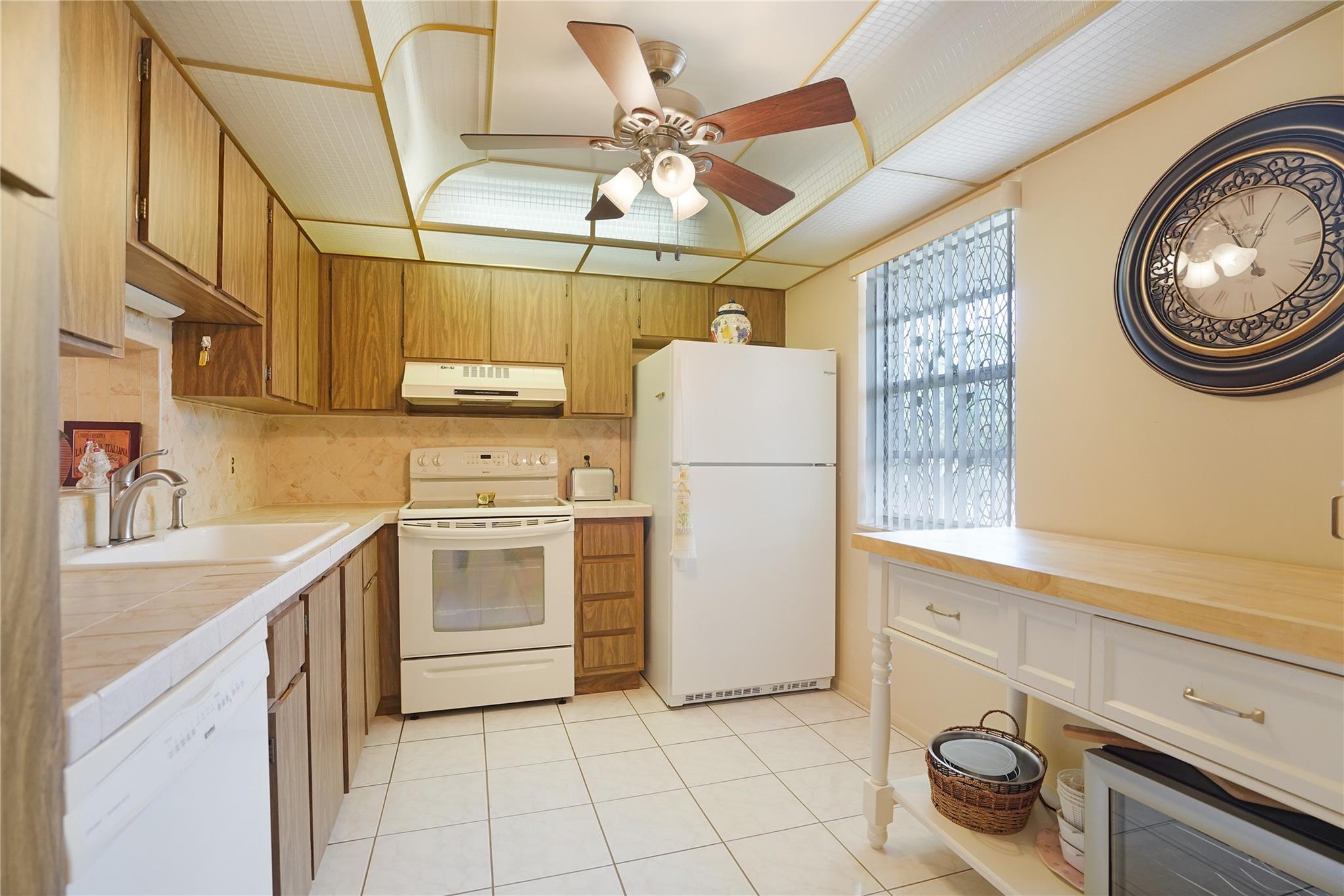 MEADOWBROOK LAKES VIEW - Residential