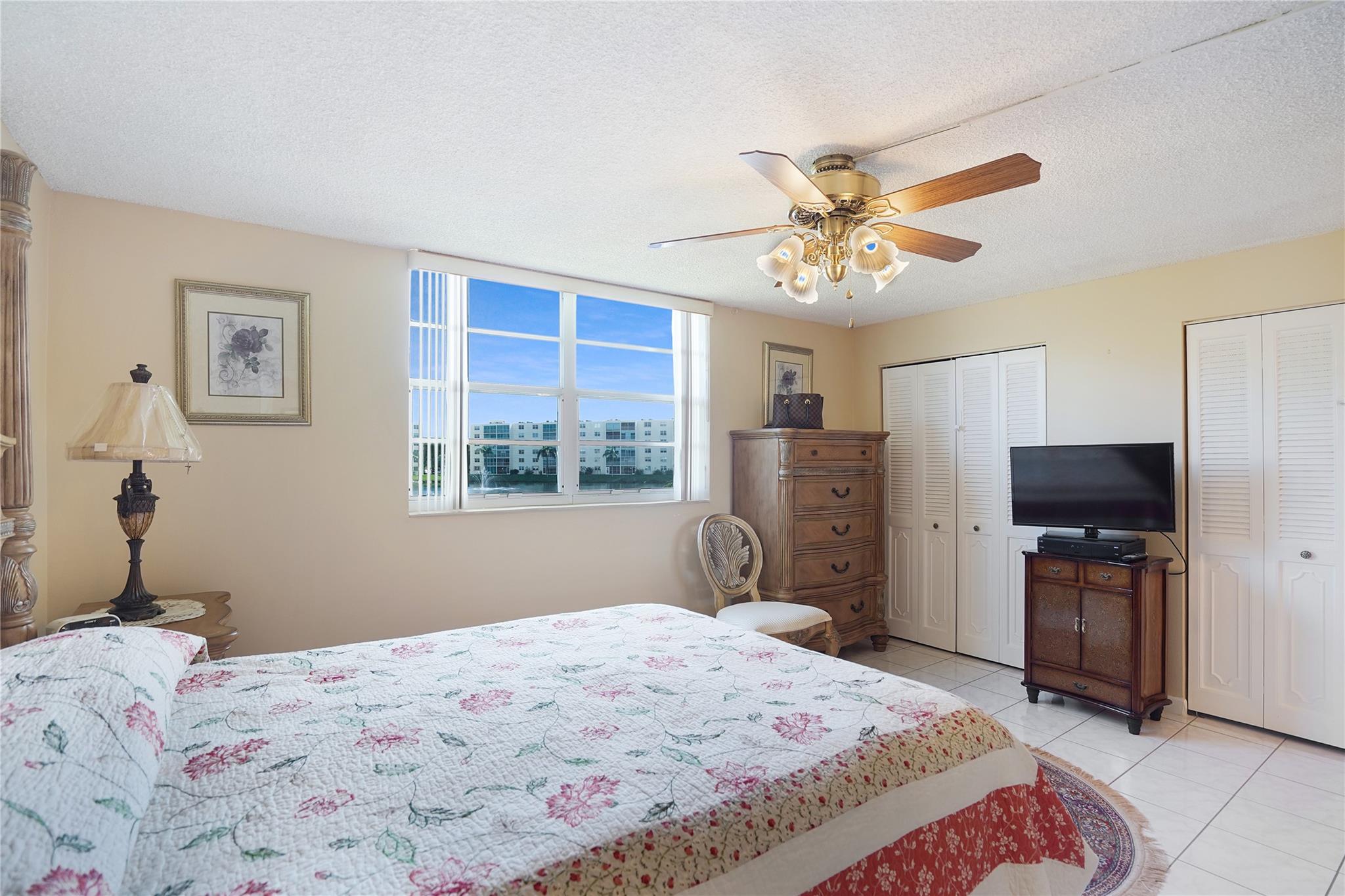 MEADOWBROOK LAKES VIEW - Residential