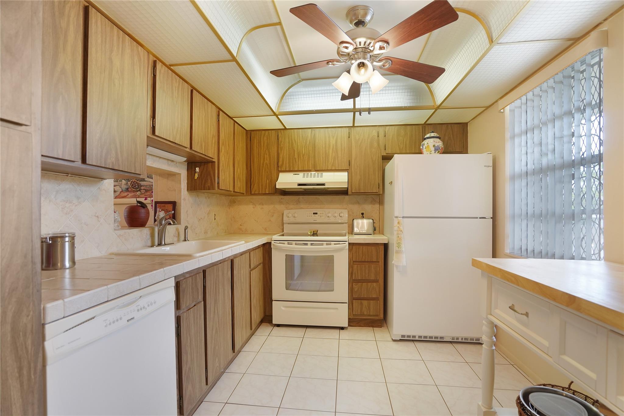 MEADOWBROOK LAKES VIEW - Residential