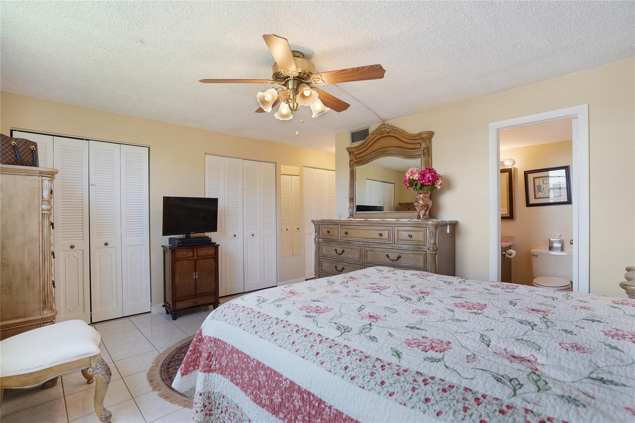 MEADOWBROOK LAKES VIEW - Residential