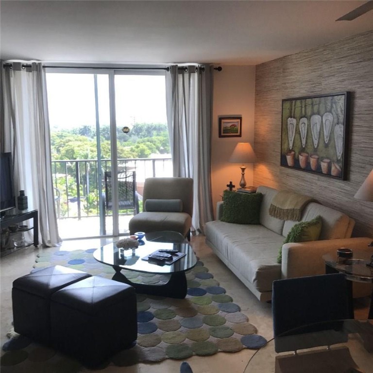 DRAKE TOWER - Residential
