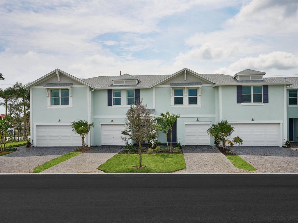 Photo of 419 Salisbury Circle, Fort Pierce, FL 34949 (MLS # R11030853)