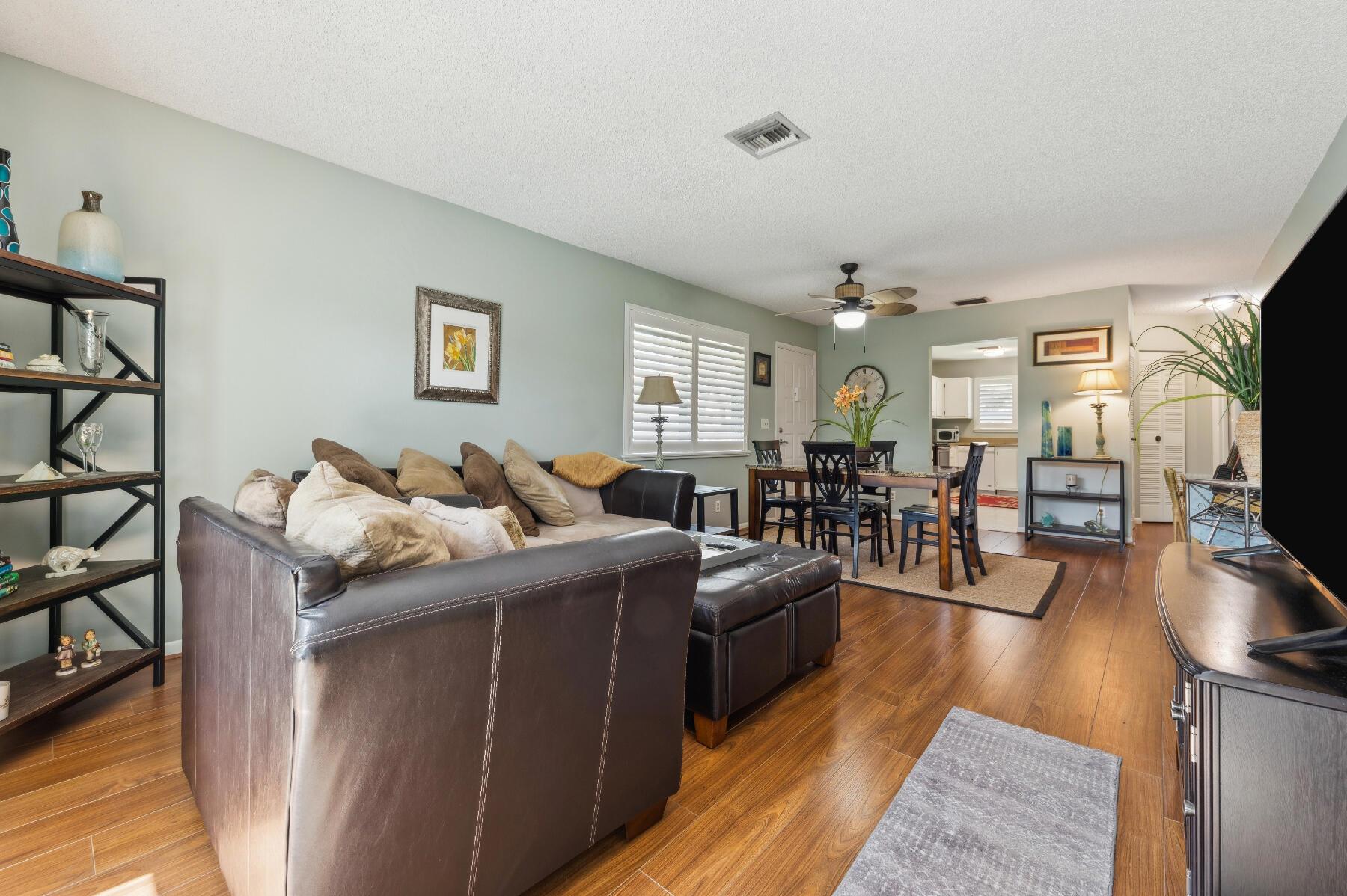 6320 Walk Circle 17