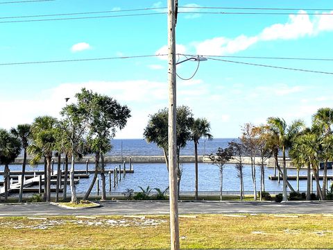 A home in Pahokee