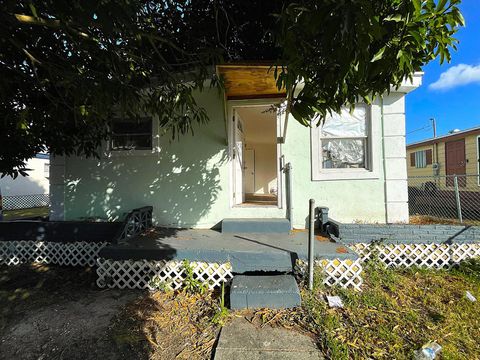 A home in Pahokee