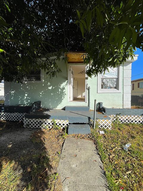 A home in Pahokee