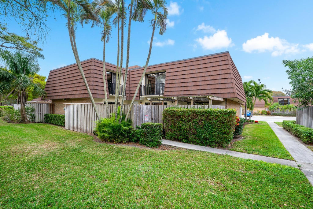 Photo of 821 8th Lane, Palm Beach Gardens, FL 33418 (MLS # R11064325)