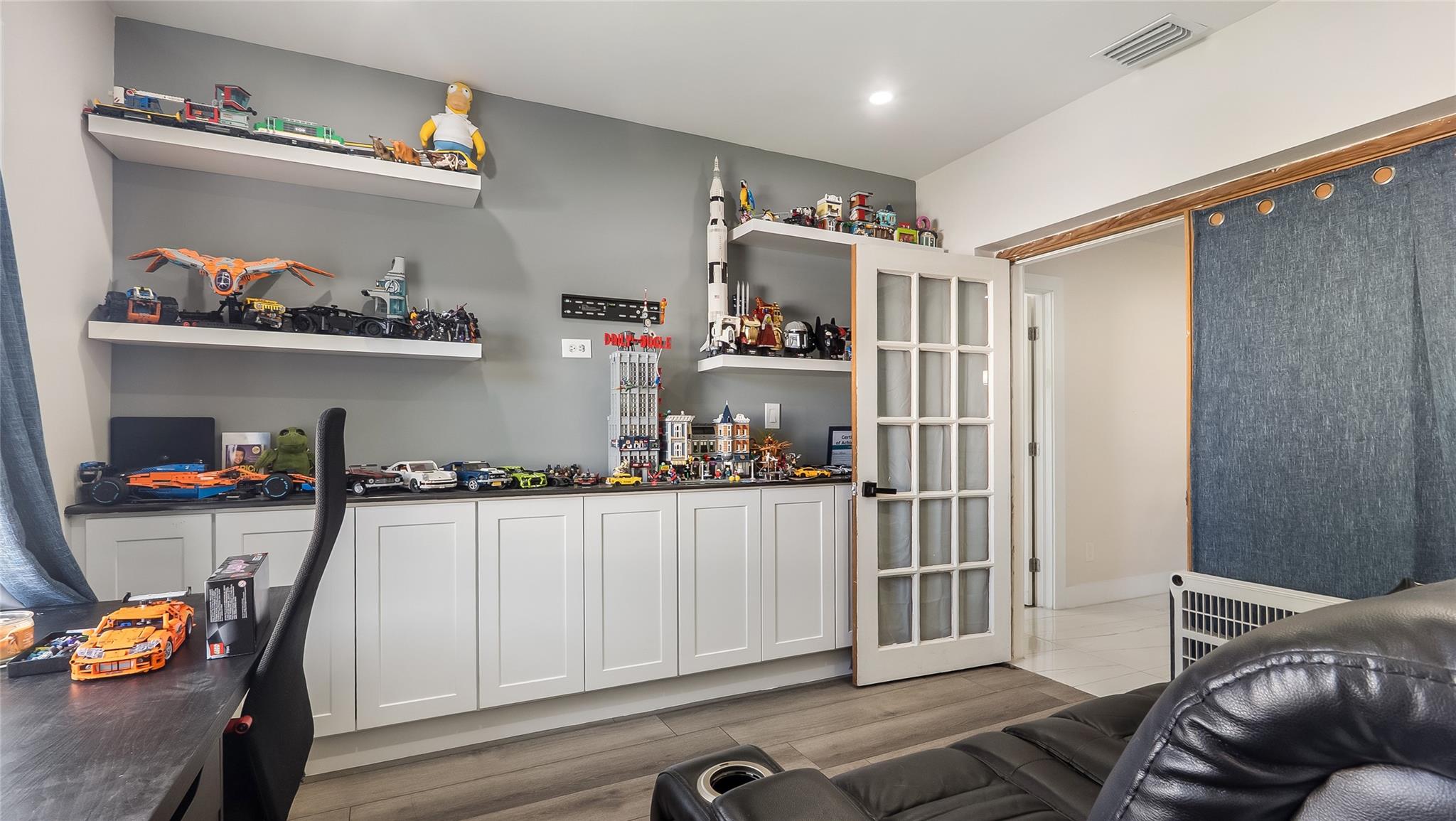 Westwood Commy 6 81-35 B - Residential